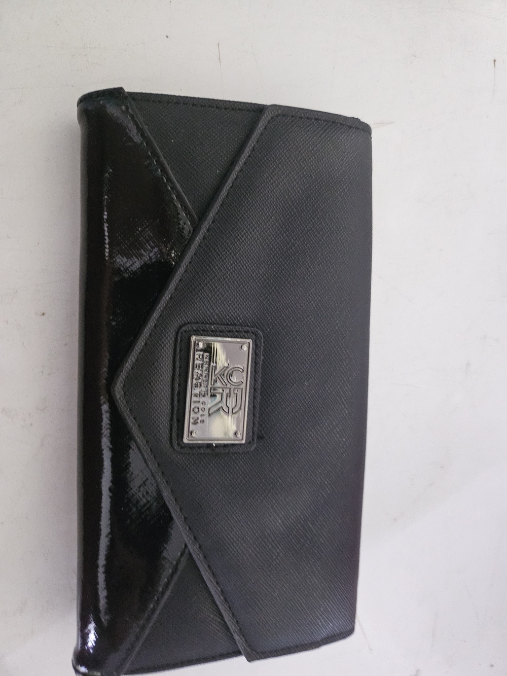 Kenneth Cole Reaction Black Envelope Clutch Wallet with Metal Logo Plate